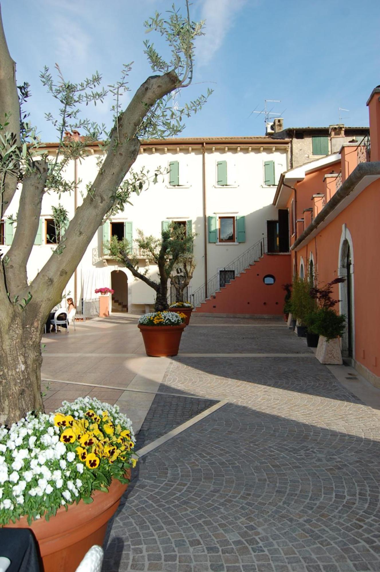Corte San Luca Apartments Bardolino Exterior foto